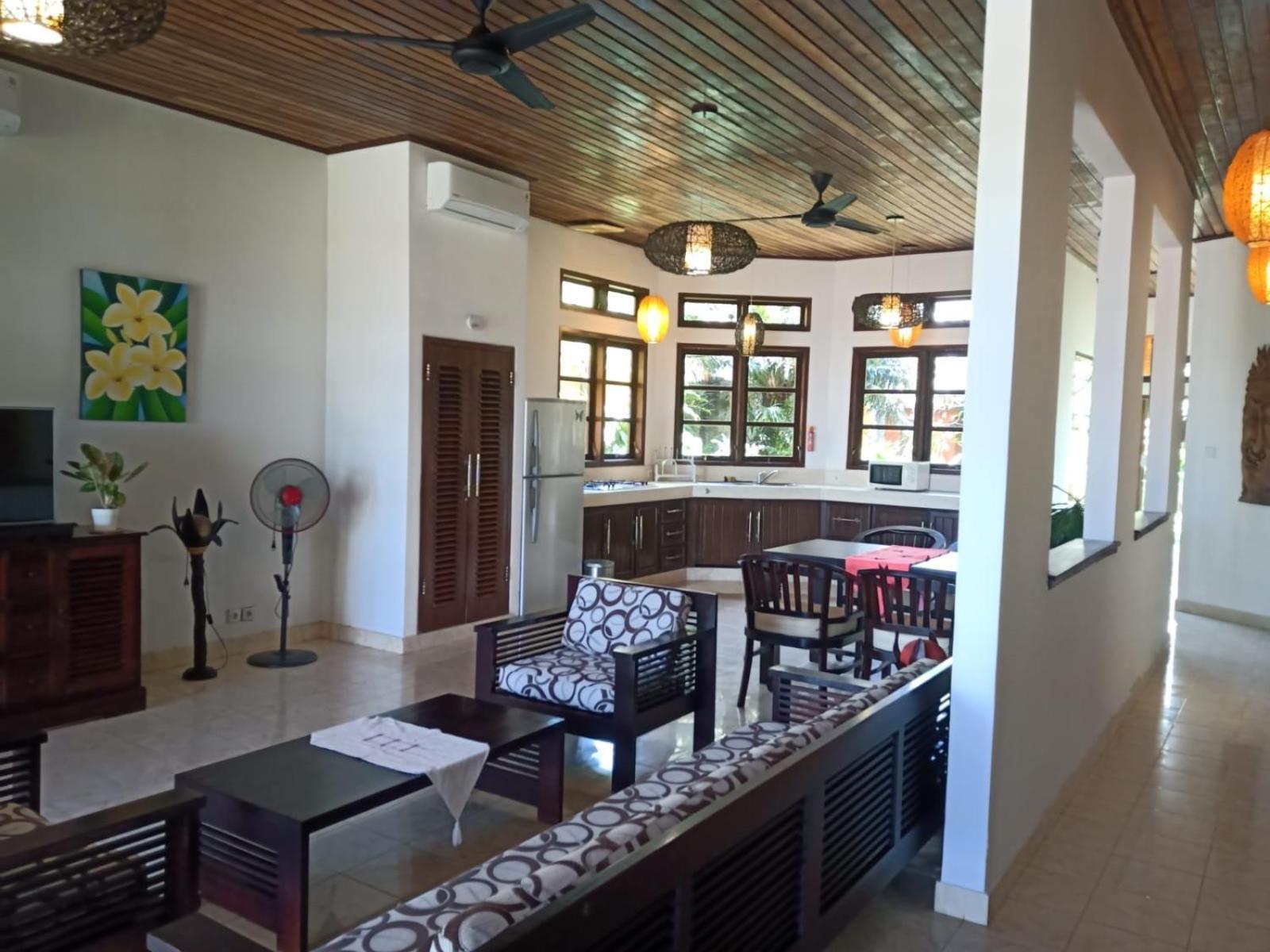Ocean Beachfront Villa Dini Banjar  エクステリア 写真